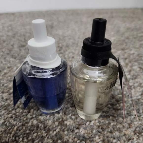 NWT 2-PIECE SWEATER WEATHER & AUTUMN WOODS WALLFLOWERS REFILLS - Picture 3 of 3